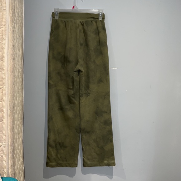 Old Navy green flare leg pants. US 2. - Picture 5 of 7